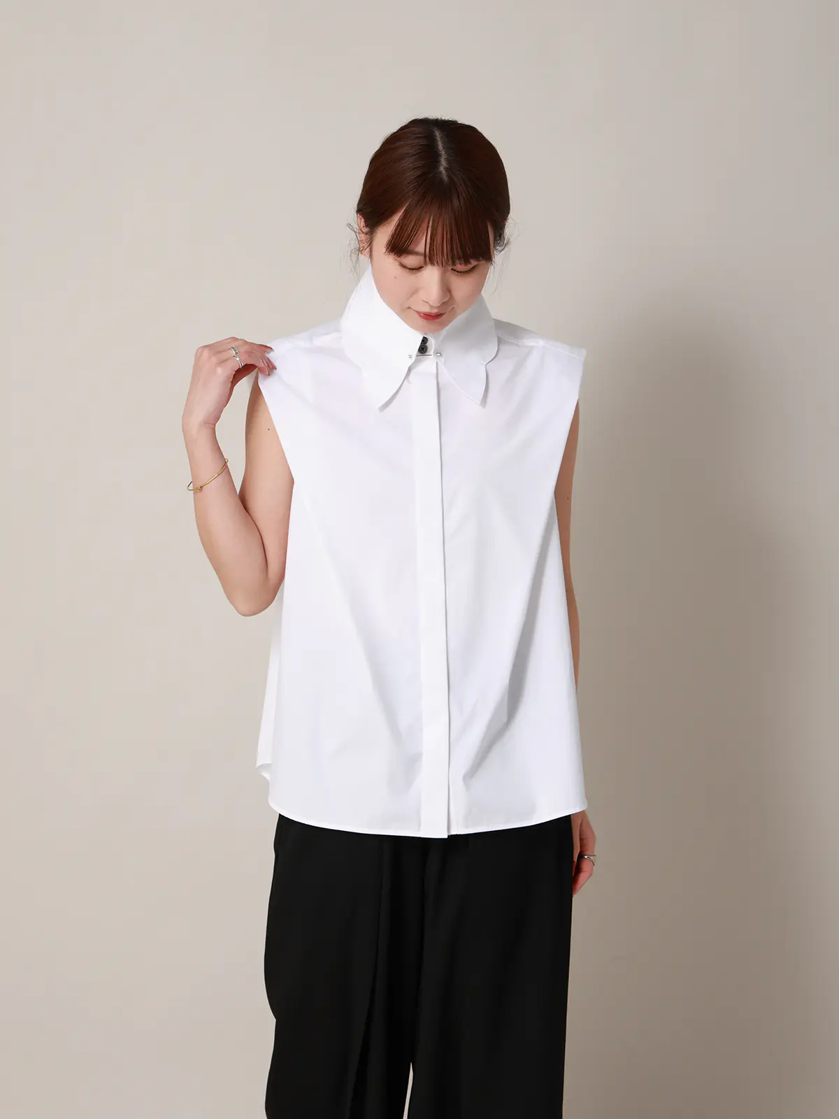 【2／23　23:59までWEB先行販売中】CIS.／スカラップ＆ピンホールカラーシャツ オフホワイト 36(7号）