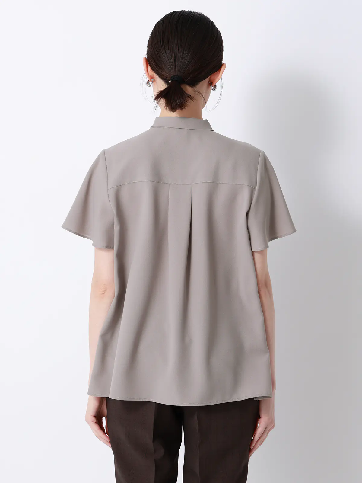 リボンブラウス／半袖／ウォッシャブル／接触冷感／ジョーゼット／無地／BIYORI UP モカ F