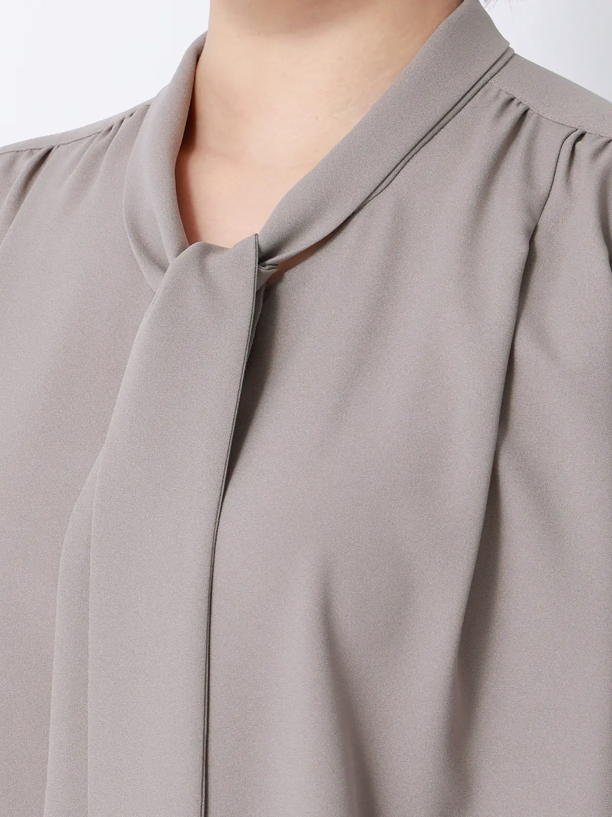 リボンブラウス／半袖／ウォッシャブル／接触冷感／ジョーゼット／無地／BIYORI UP モカ F