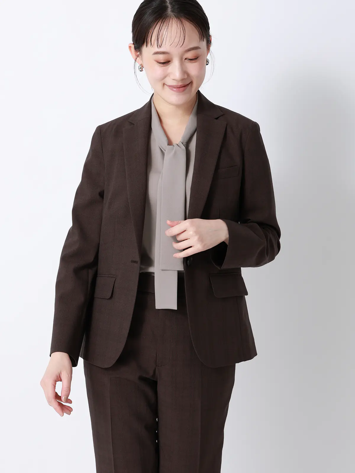 リボンブラウス／半袖／ウォッシャブル／接触冷感／ジョーゼット／無地／BIYORI UP モカ F