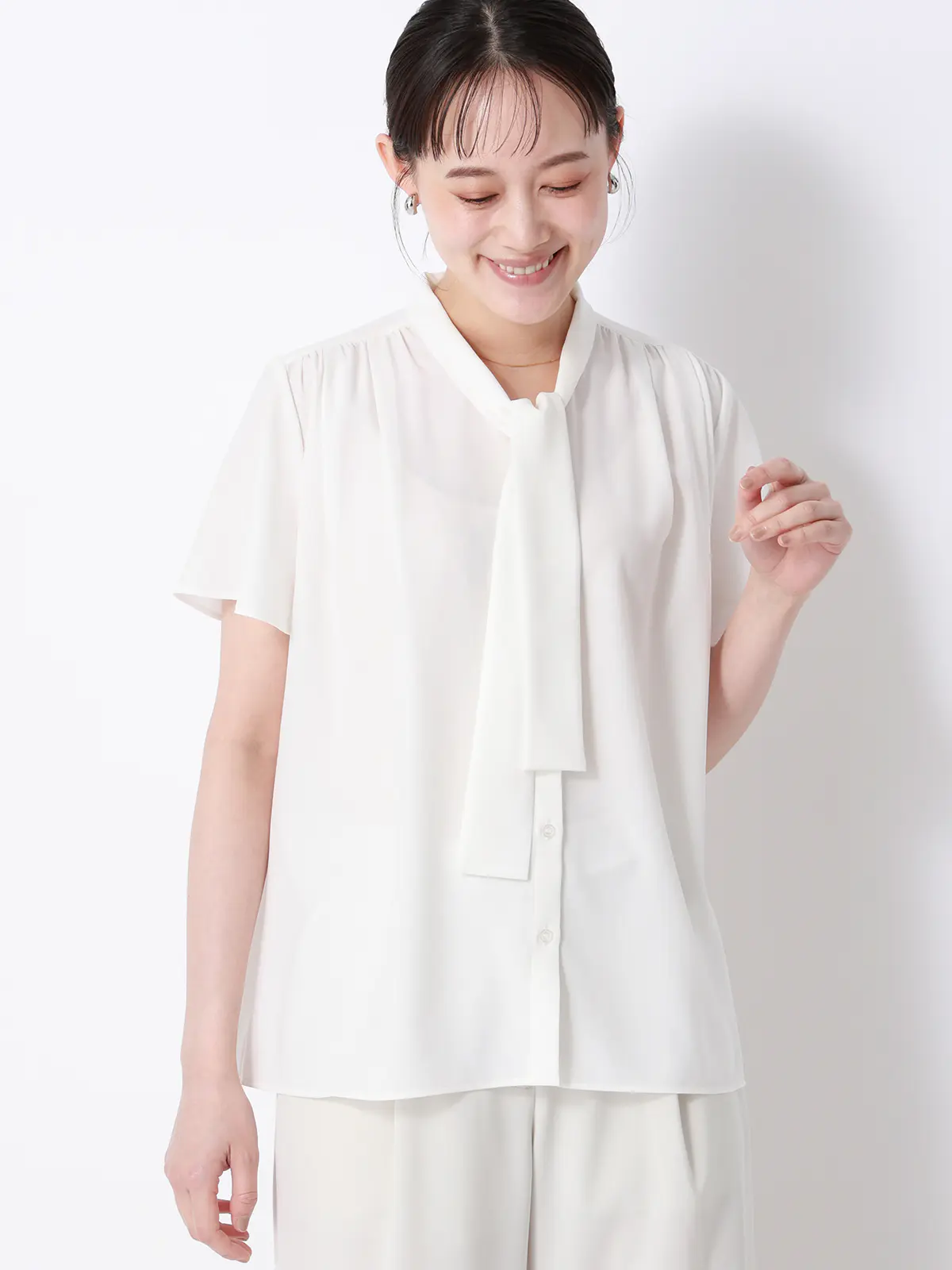 リボンブラウス/半袖/ウォッシャブル/接触冷感/ジョーゼット/無地/BIYORI UP オフホワイト F