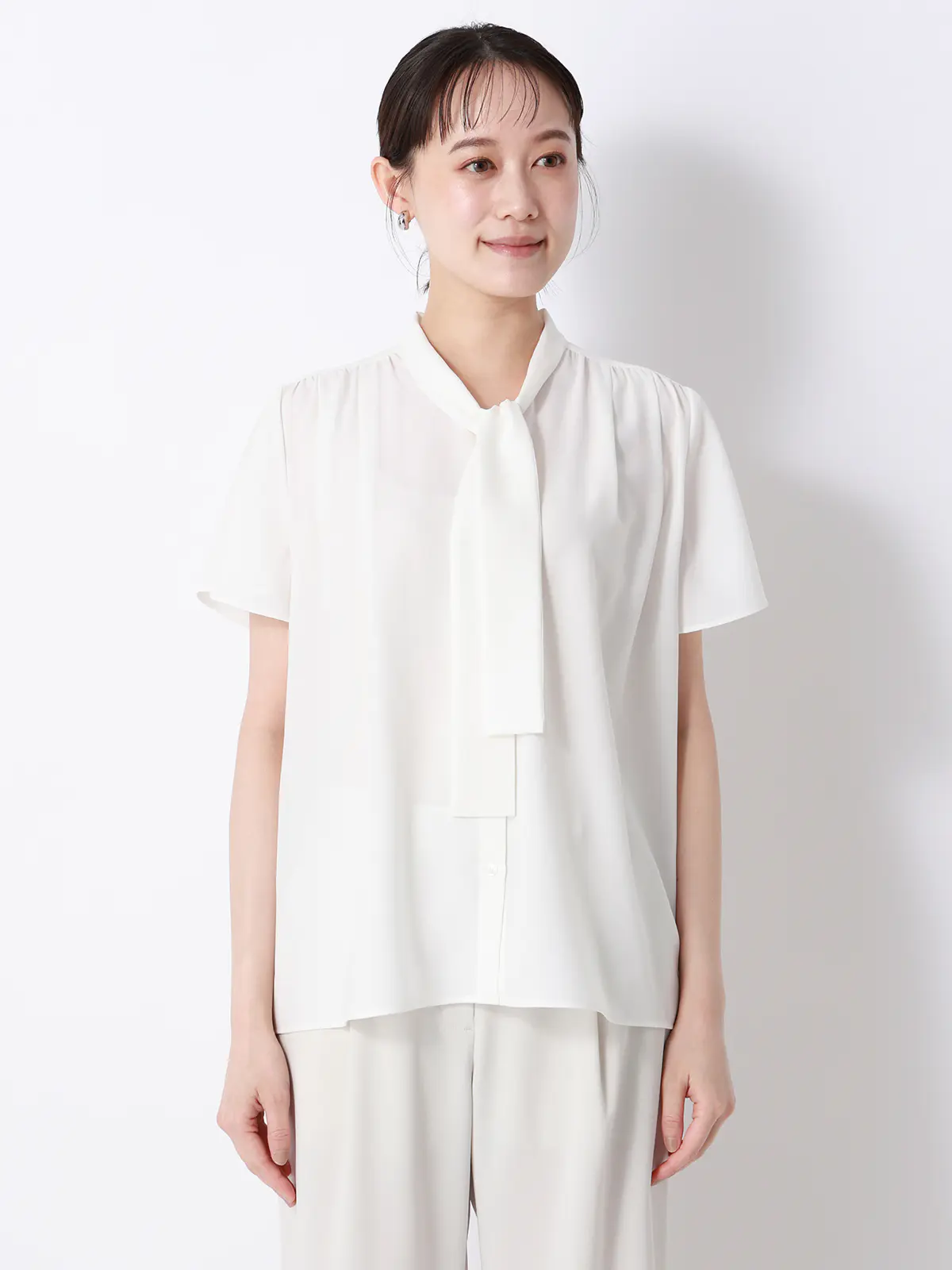リボンブラウス/半袖/ウォッシャブル/接触冷感/ジョーゼット/無地/BIYORI UP オフホワイト F