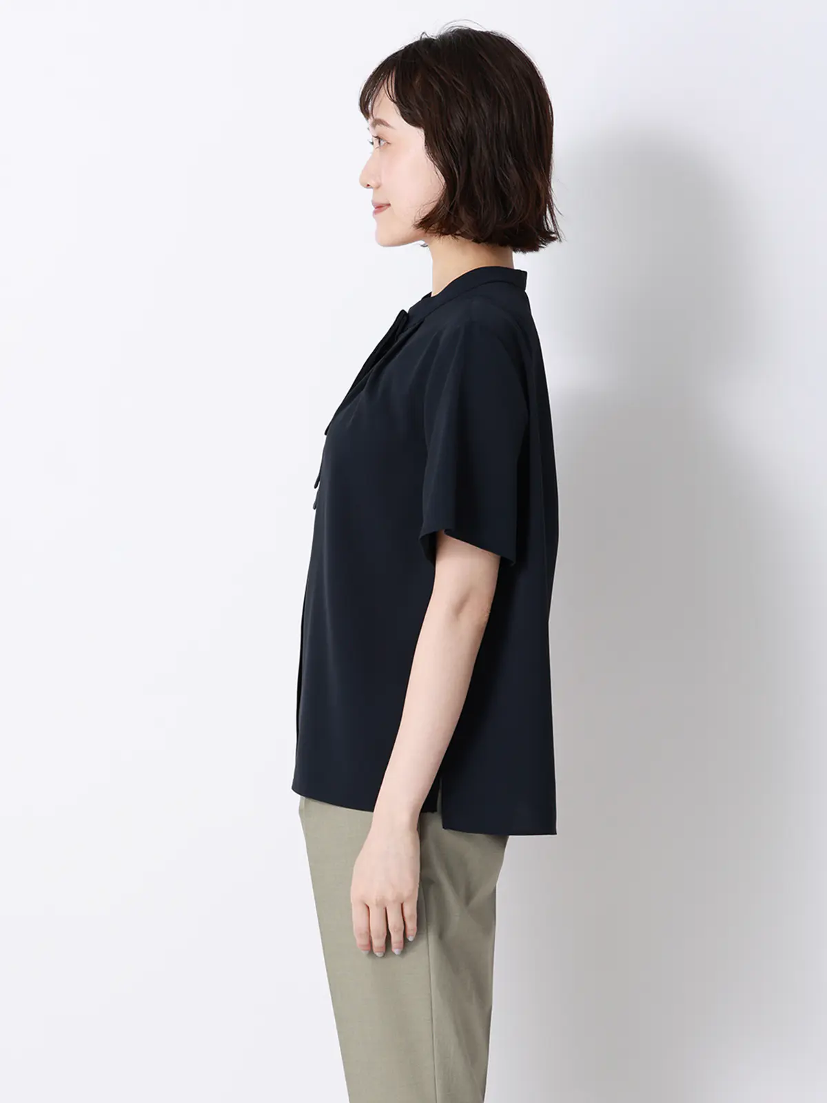 ボウタイブラウス／半袖／ウォッシャブル／接触冷感／UVカット／ジョーゼット／メタルパーツ ネイビー 38(9号）