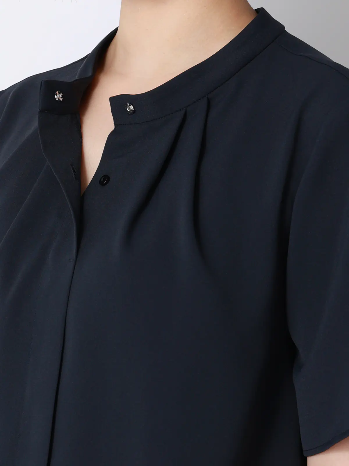 ボウタイブラウス／半袖／ウォッシャブル／接触冷感／UVカット／ジョーゼット／メタルパーツ ネイビー 38(9号）