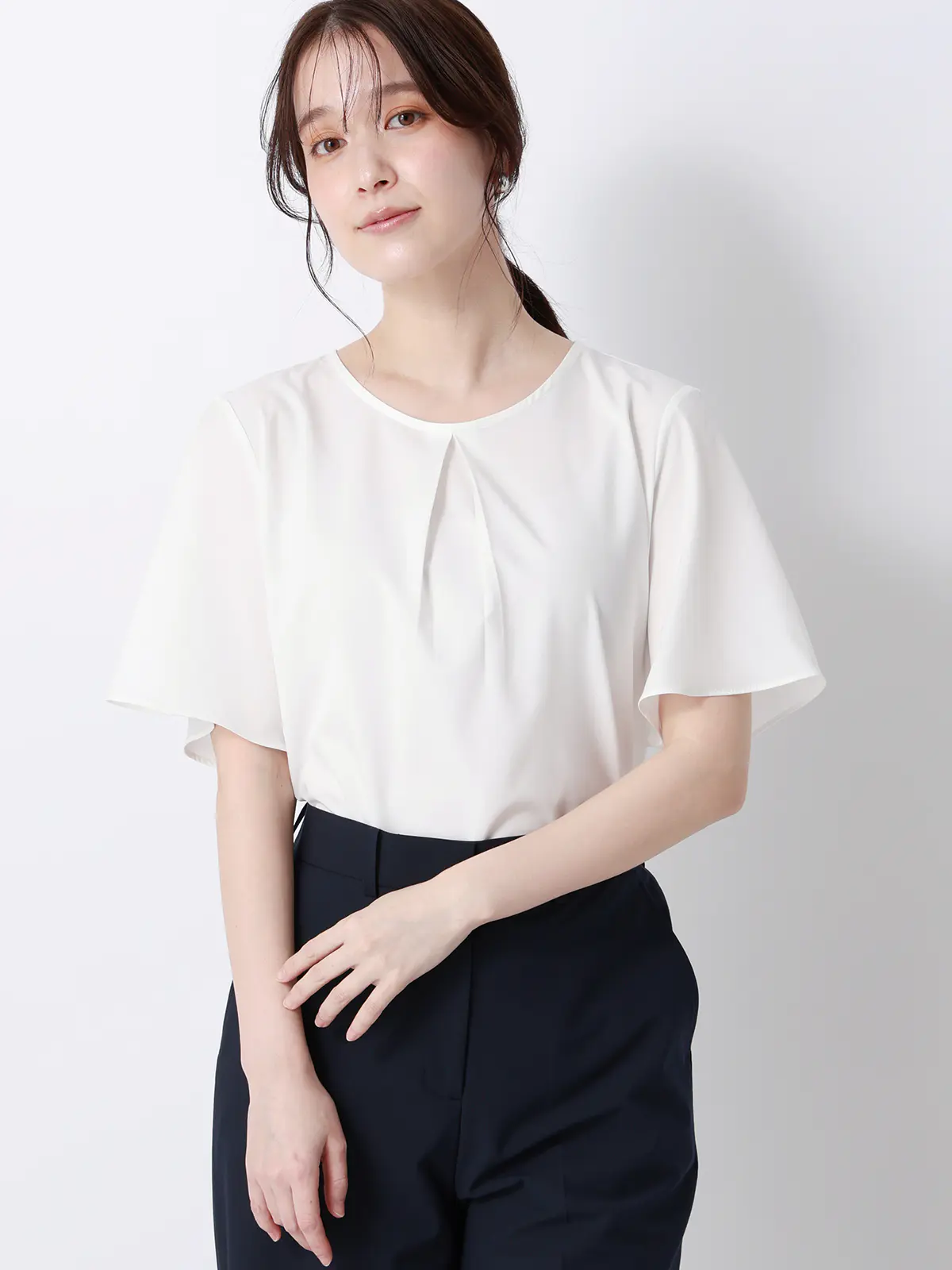 みんなのブラウス／クルーネックタックブラウス／半袖／ウォッシャブル／接触冷感／無地 ホワイト M