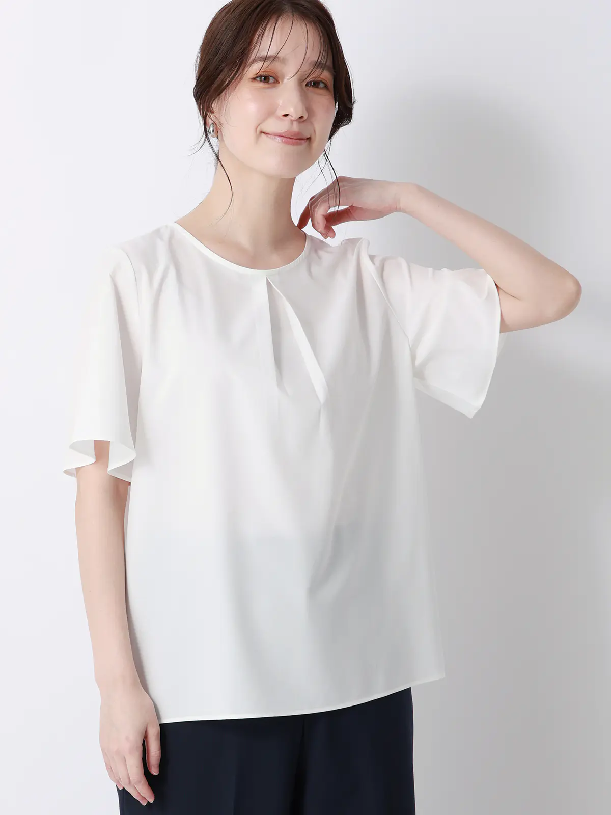 みんなのブラウス／クルーネックタックブラウス／半袖／ウォッシャブル／接触冷感／無地 ホワイト M