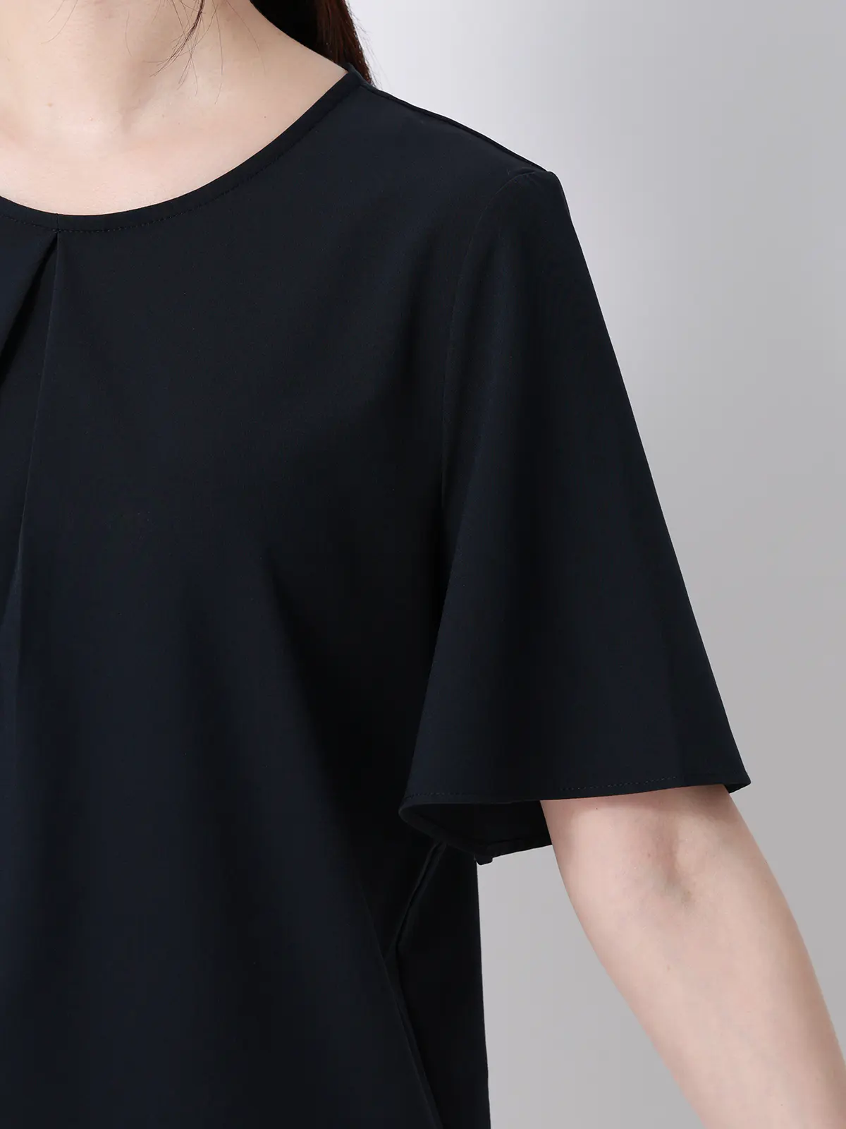 みんなのブラウス／クルーネックタックブラウス／半袖／ウォッシャブル／接触冷感／無地 ネイビー M