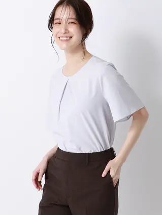 みんなのブラウス／クルーネックタックブラウス